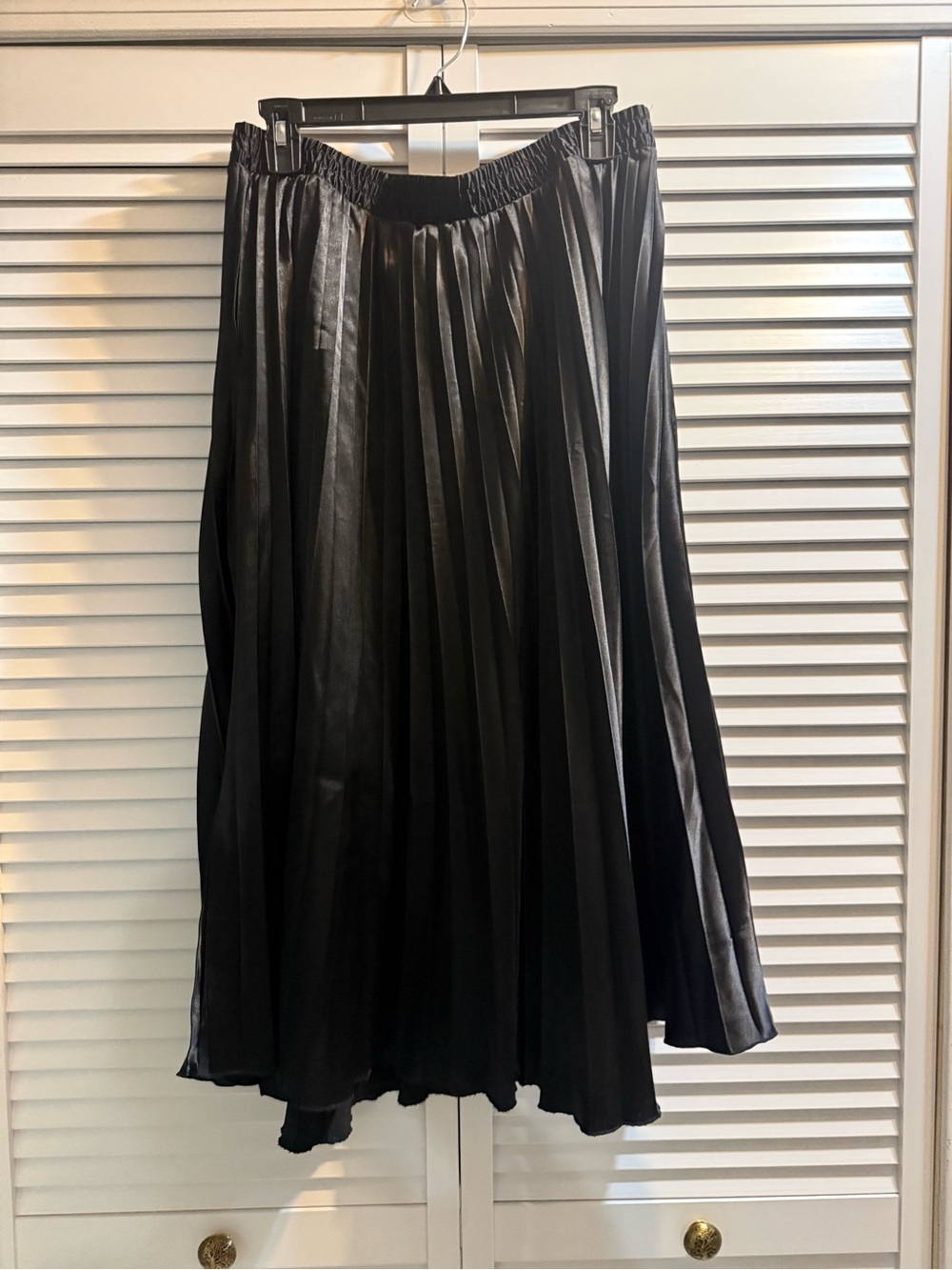 Serra Black Pleated Midi Skirt